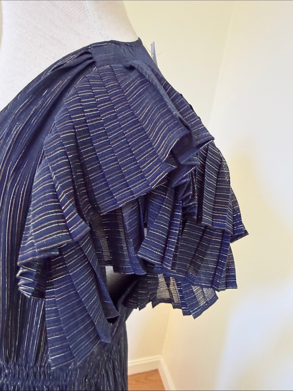 New! Ann Taylor SZ 10, navy shimmery pleated cap sleeve dress. - Picture 5 of 11